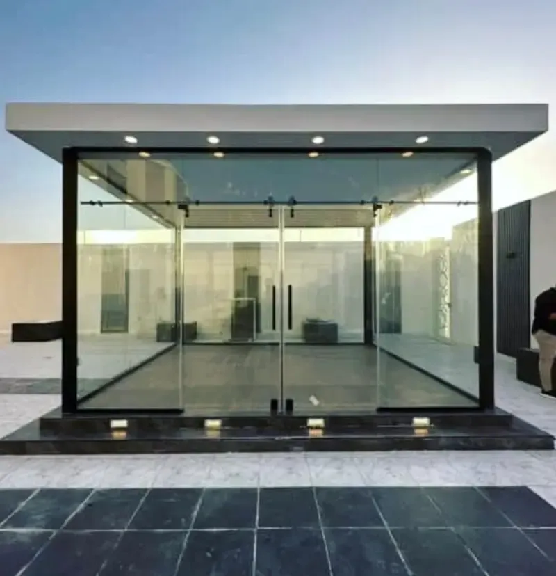 مقاول بناء مجالس زجاجية أنيقة وبسيطة بأقل تكلفة في أبها