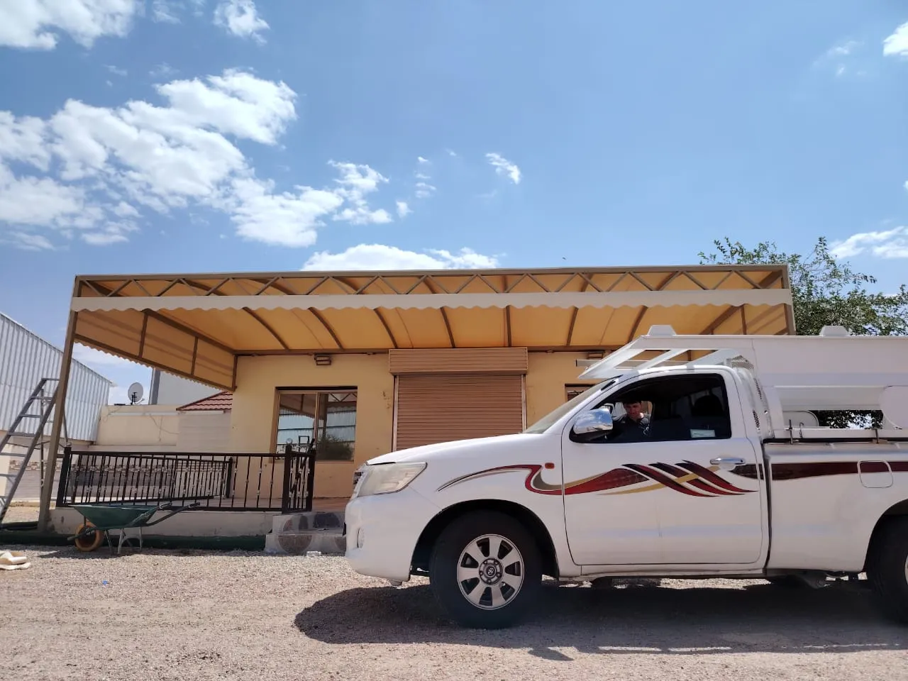 تركيب مظلات في نجران: الحل الأمثل لحماية المساحات المفتوحة