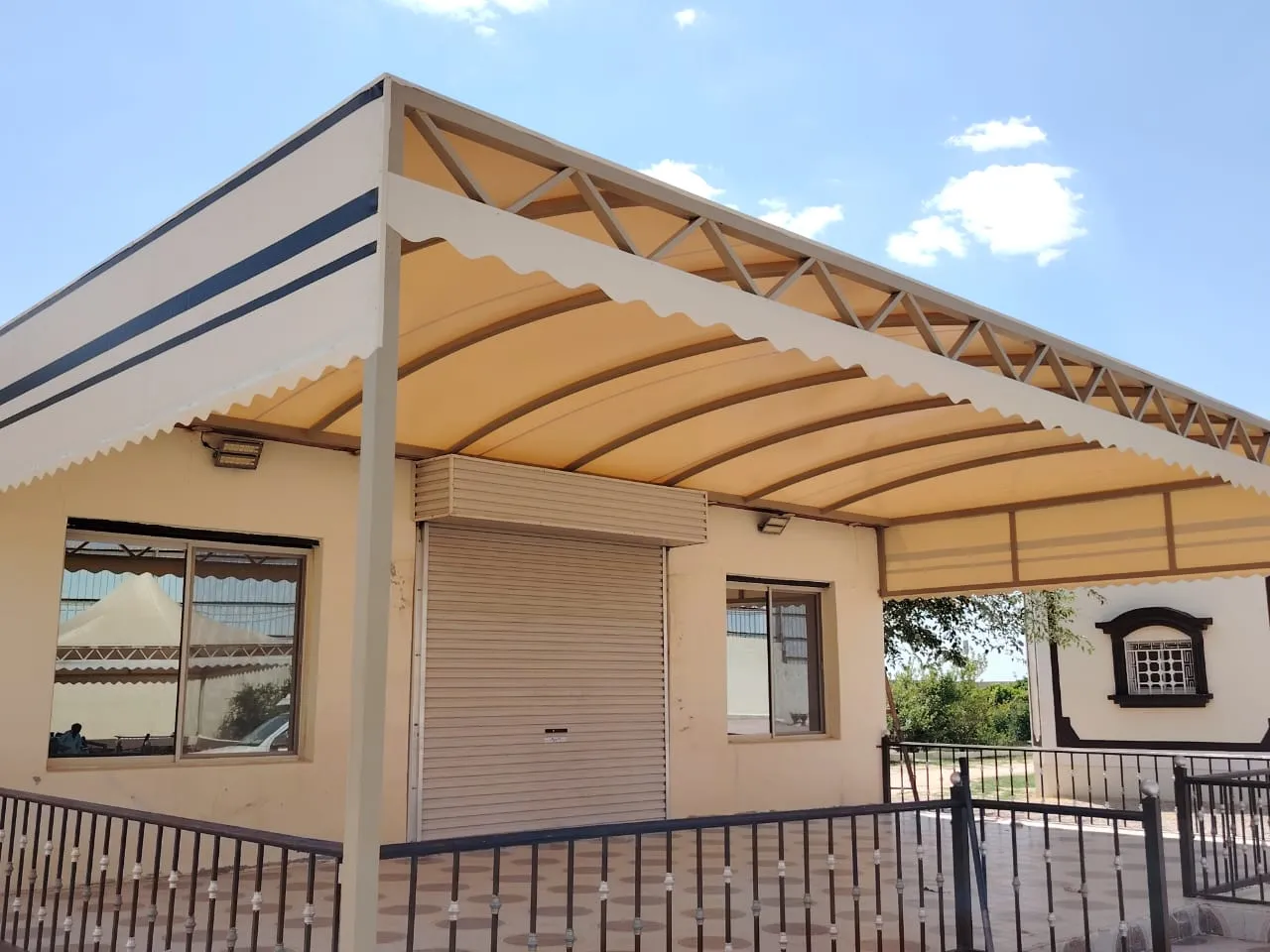 تركيب مظلات في نجران: الحل الأمثل لحماية المساحات المفتوحة