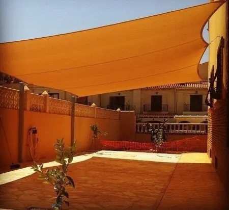 تركيب مظلات في نجران: الحل الأمثل لحماية المساحات المفتوحة