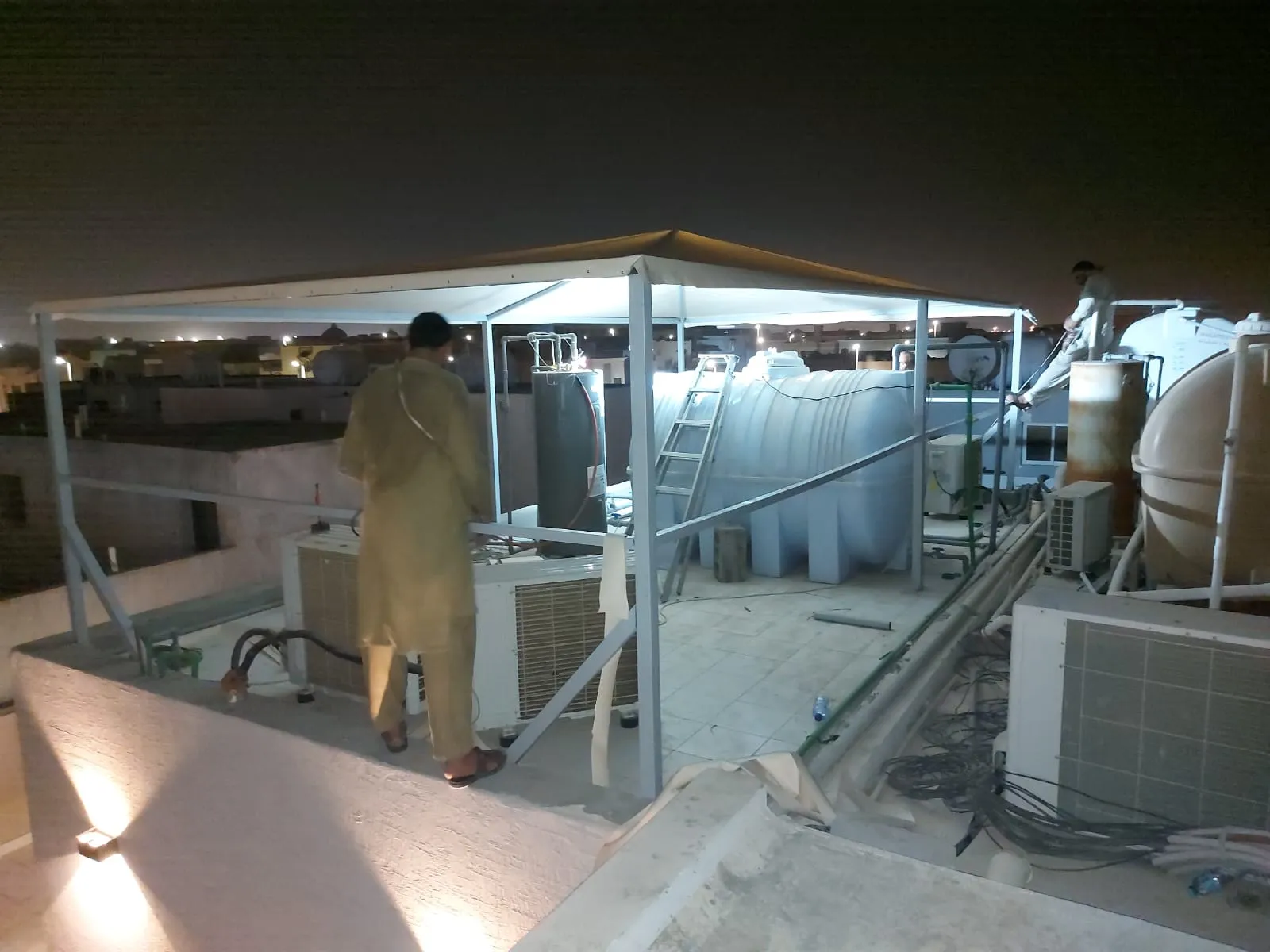 مظلات خزانات مظلات سخانات مظلات مكيفات مظلات السطح بالجنوب