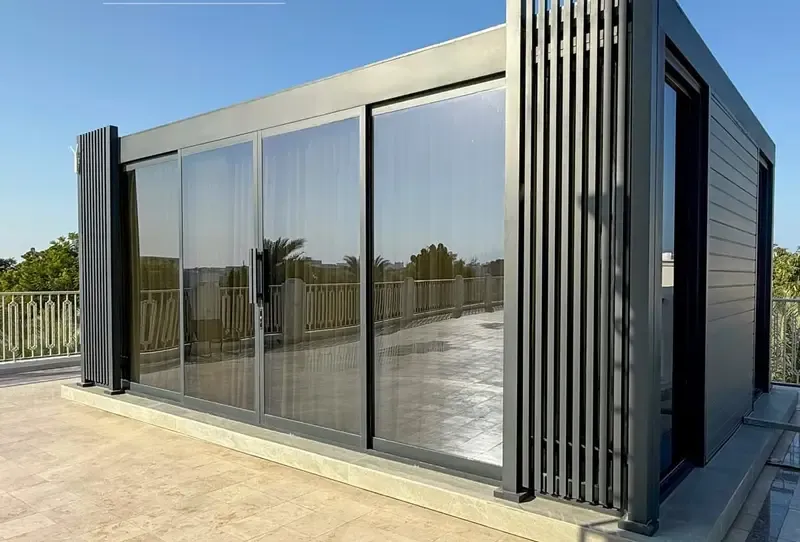 مقاول بناء مجالس زجاجية أنيقة وبسيطة بأقل تكلفة في أبها