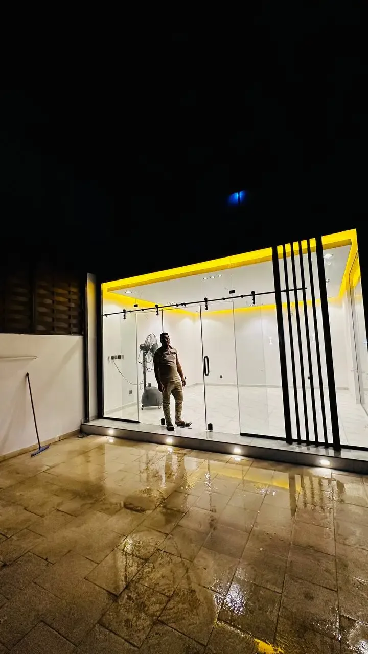 مقاول بناء مجالس زجاجية أنيقة وبسيطة بأقل تكلفة في أبها