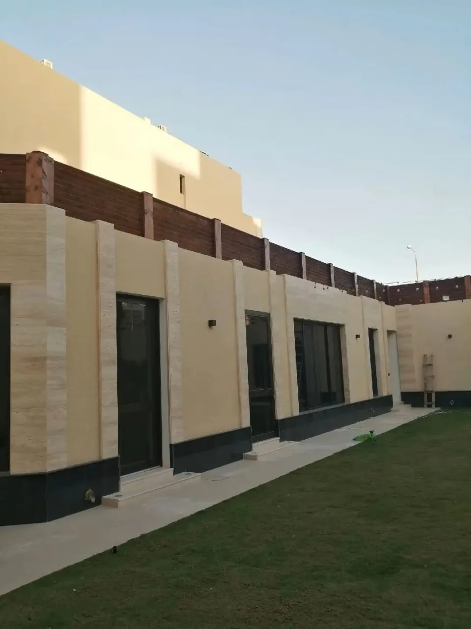 سواتر المنازل والفلل في أبها لأنواع، الأسعار، وأحدث سواتر