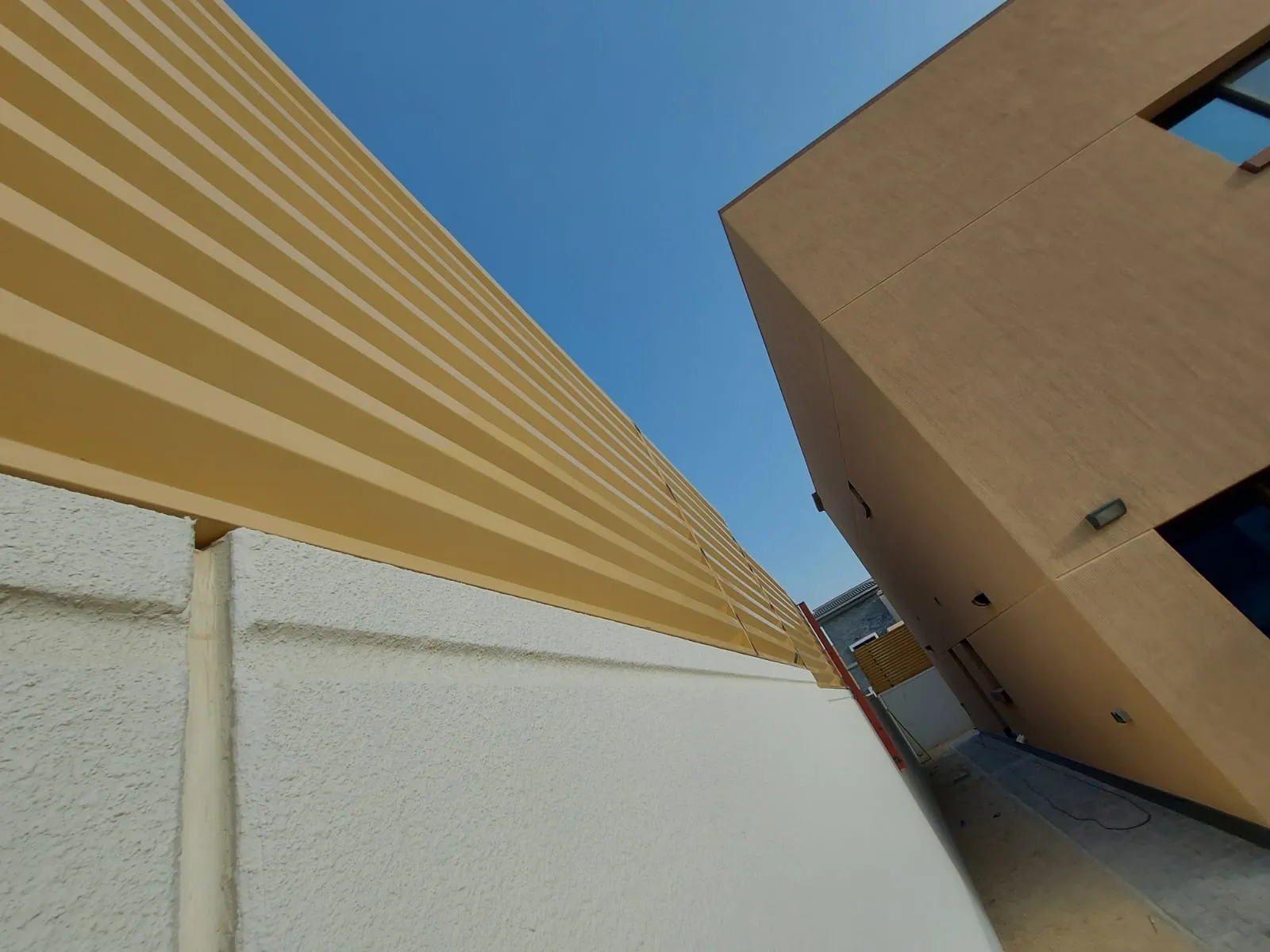 سواتر المنازل والفلل في أبها لأنواع، الأسعار، وأحدث سواتر