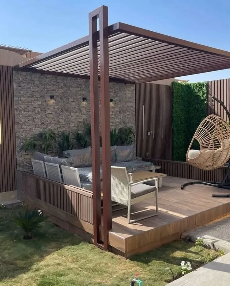 تحويل الفناء إلى واحة في الجنوب:للمظلات والحدائق وبرجولات 