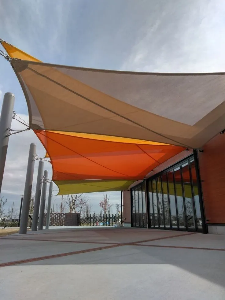 تحويل الفناء إلى واحة في الجنوب:للمظلات والحدائق وبرجولات 