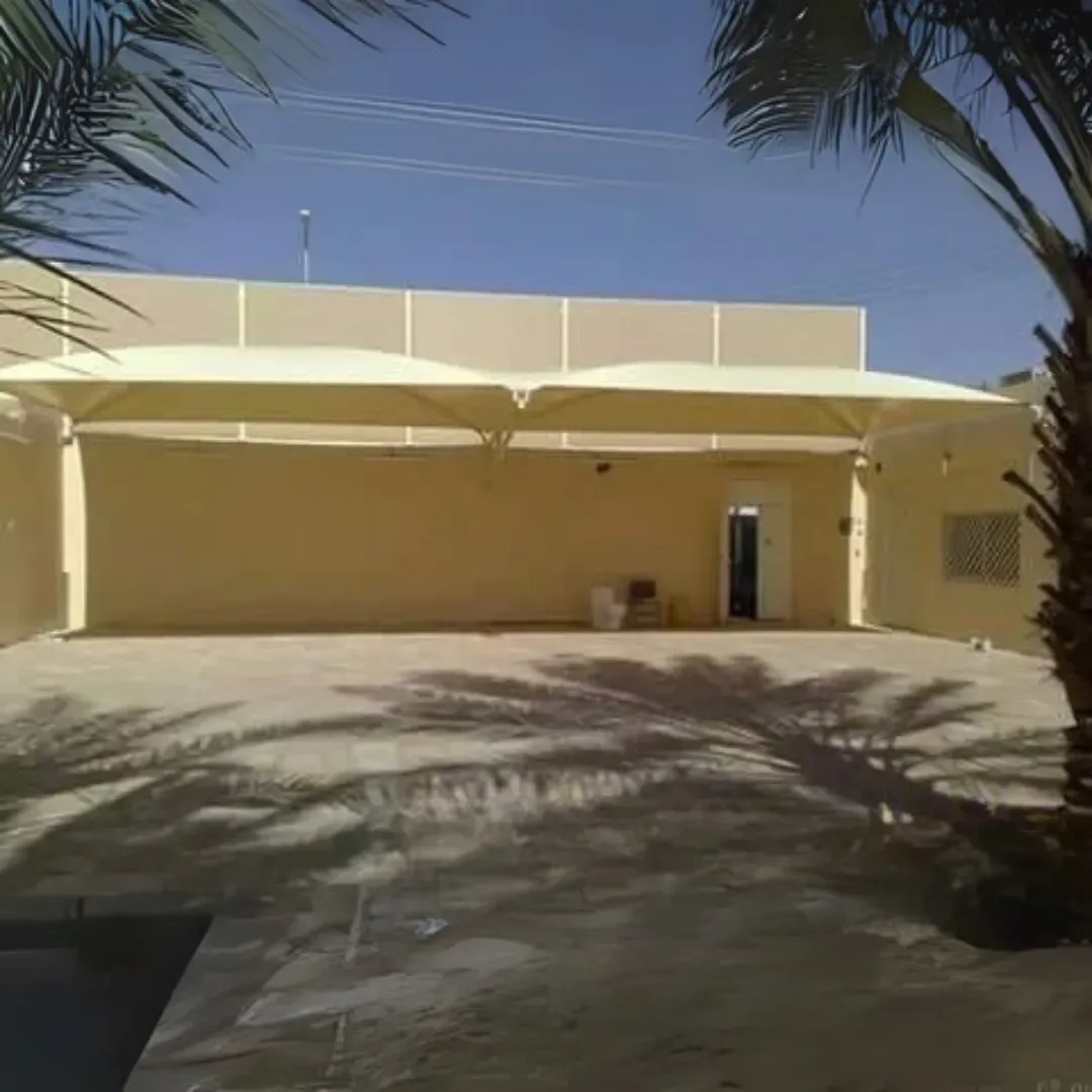 مظلات جلد PVC هرمية باخميس ميشط: الجودة والمتانة بأسلوب عصري