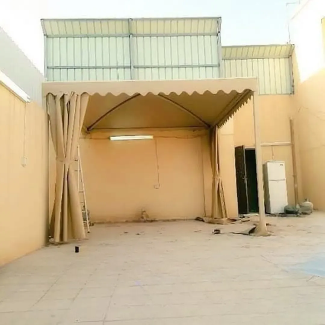 مظلات جلد PVC هرمية باخميس ميشط: الجودة والمتانة بأسلوب عصري