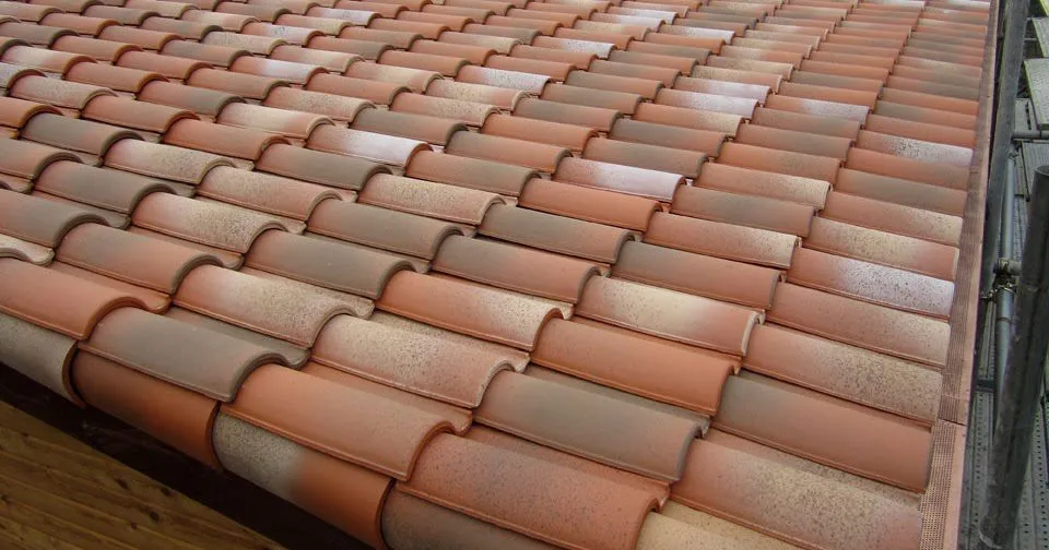 دليل تركيب قرميد الأسطح في خميس مشيط: الأنواع، والأسعار