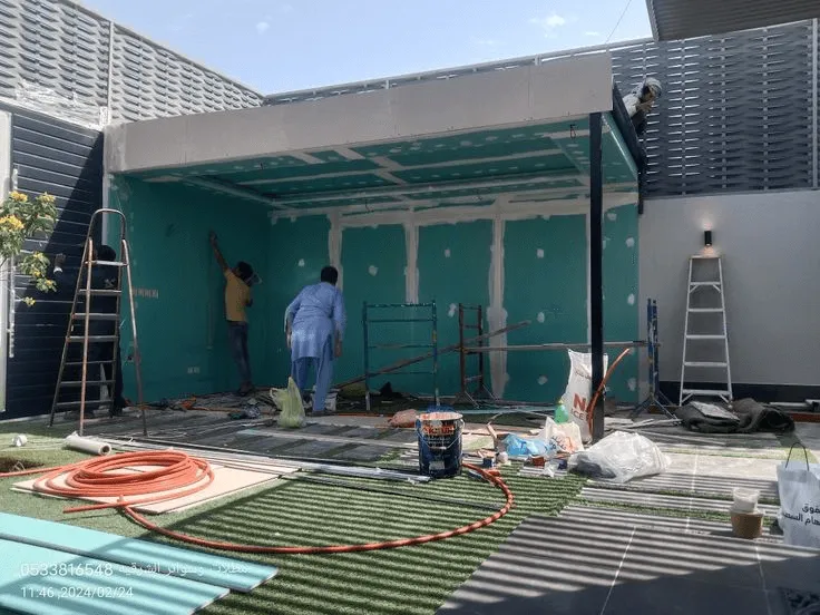 مقاول بناء ملاحق اسمنت بورد وجي آر سي بالجنوب بتصاميم 2026