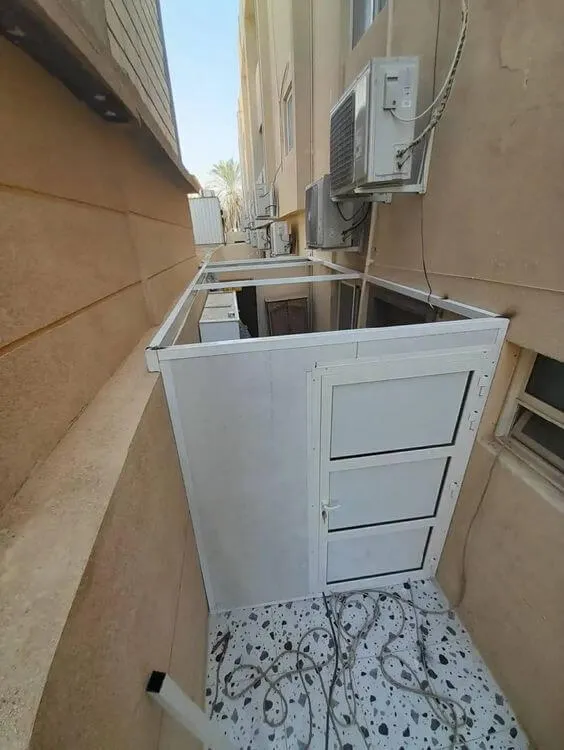 ملاحق ساندوتش بانل في النماص الدليل الشامل للتكلفة، المميزات