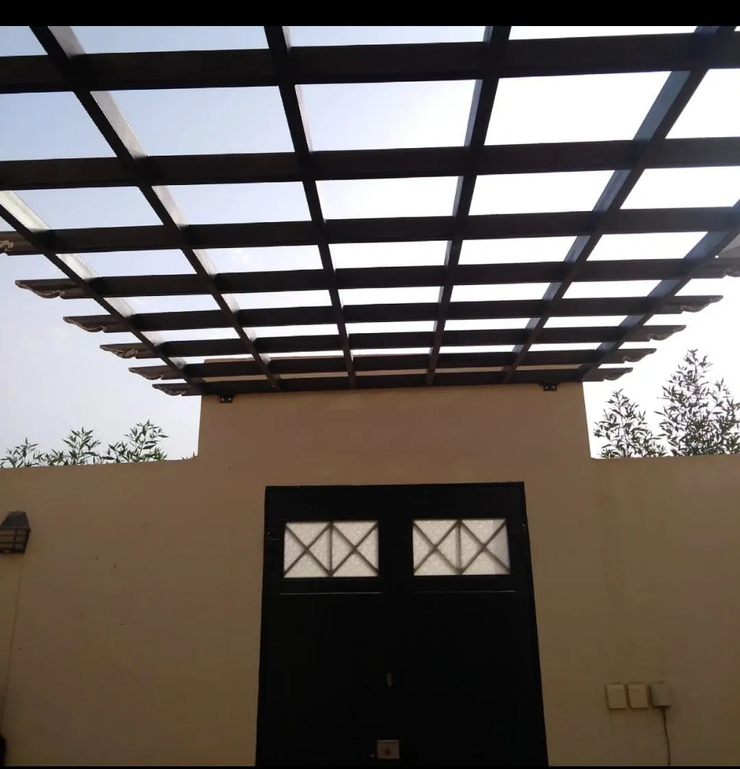 مظلات لكسان في جنوب المملكة:دليل الفخامة والحماية القصوى 