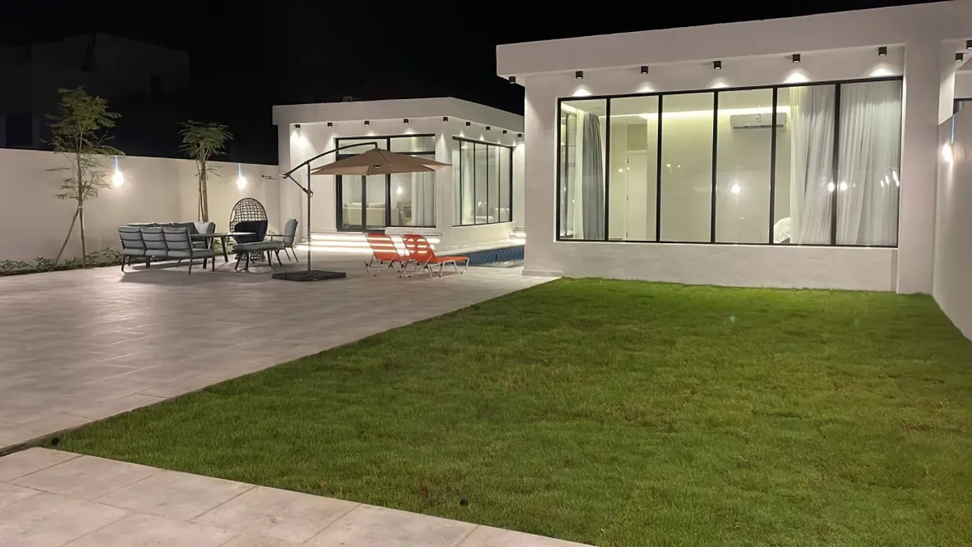 مجلس خارجي مصنوع بساندوش وشالهيات والأسمنت بوردفي أبها 