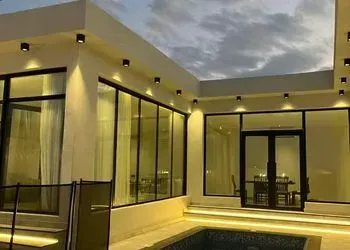 مجلس خارجي مصنوع بساندوش وشالهيات والأسمنت بوردفي أبها 